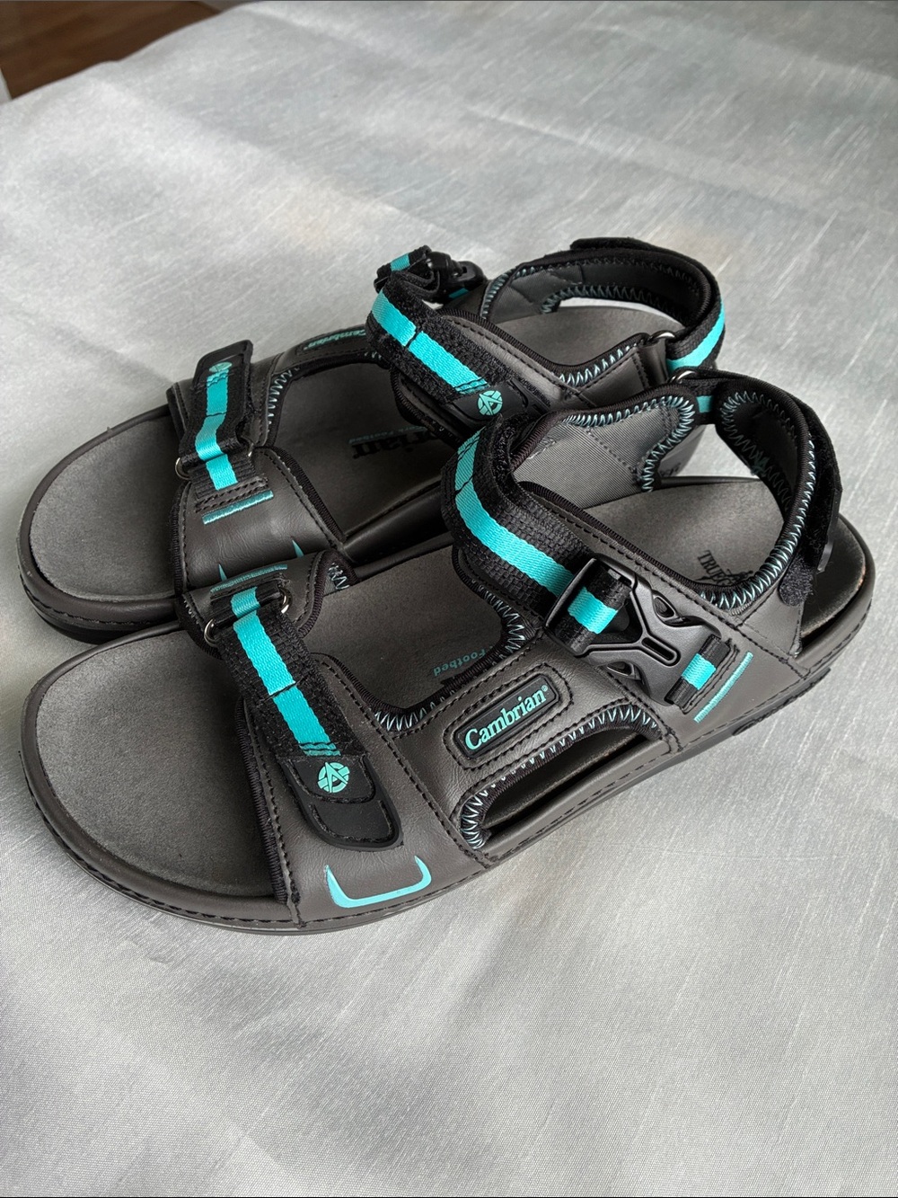 Cambrian Mariner Port 4 sandals / sport sandals 8.5D